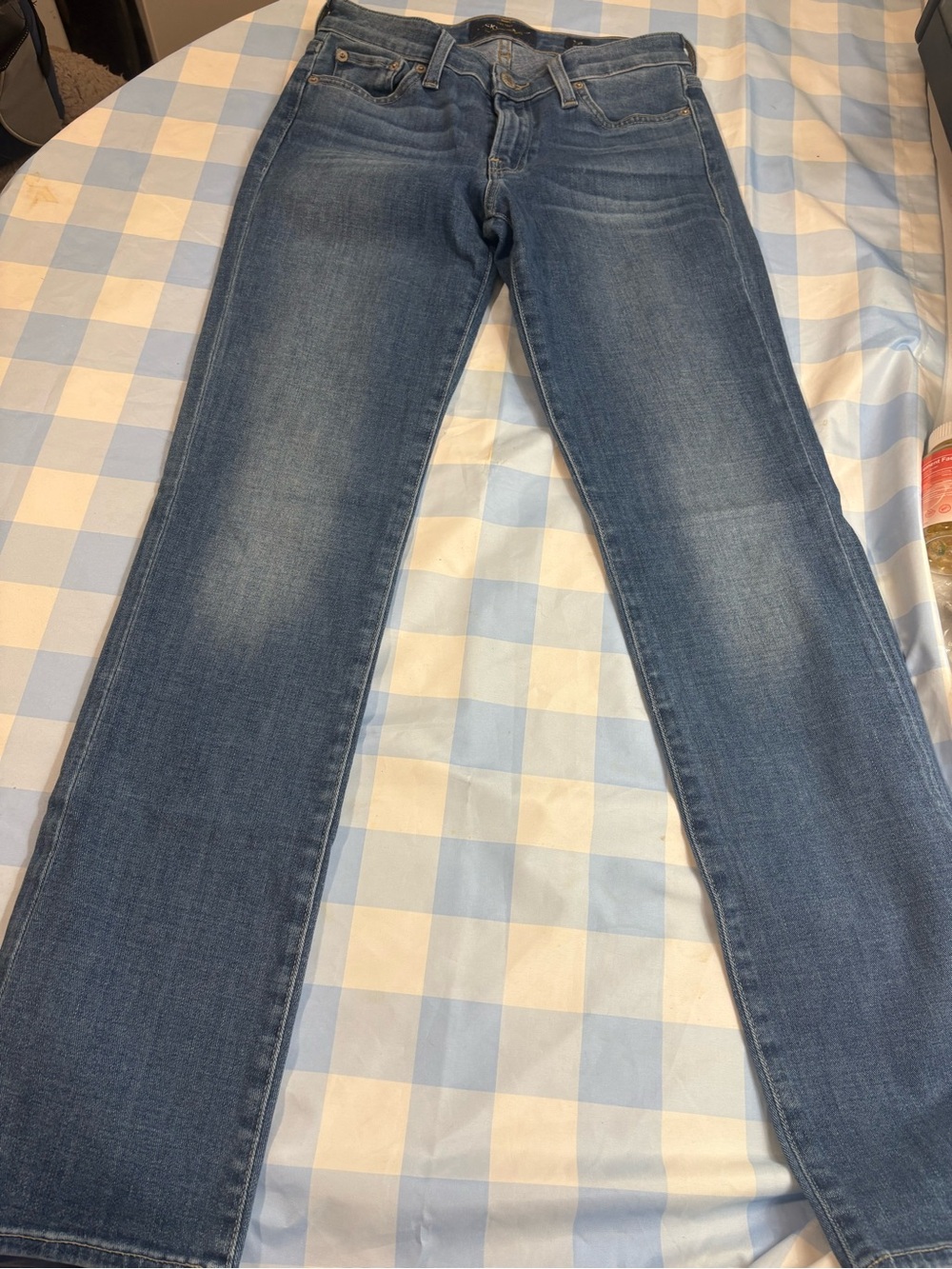 Women's Blue Denim cropped JeansLucky Brand SZ 25(26” x30”)”Sweet Spot”style.